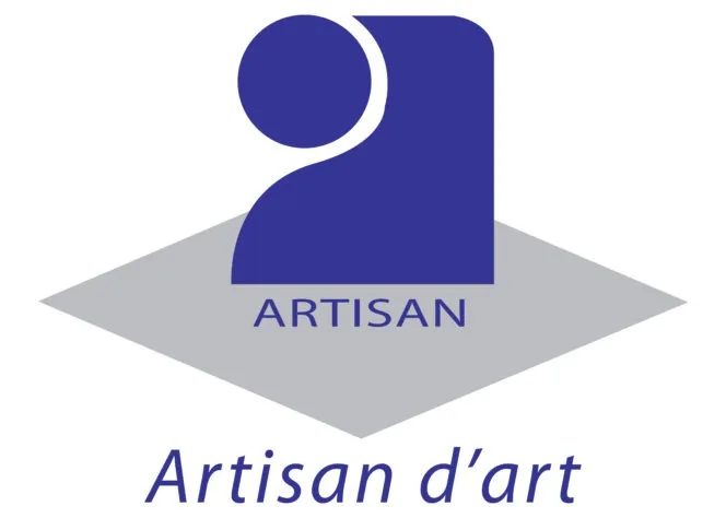 Devenir céramiste grâce à un CAP permet d'afficher le Logo Artisan d'art de la chambre des métiers et de l'artisanat.