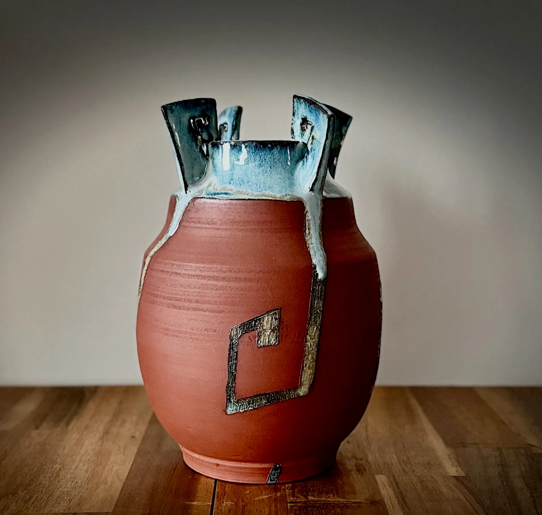 Vase en grès rouge "Héphaïstos"