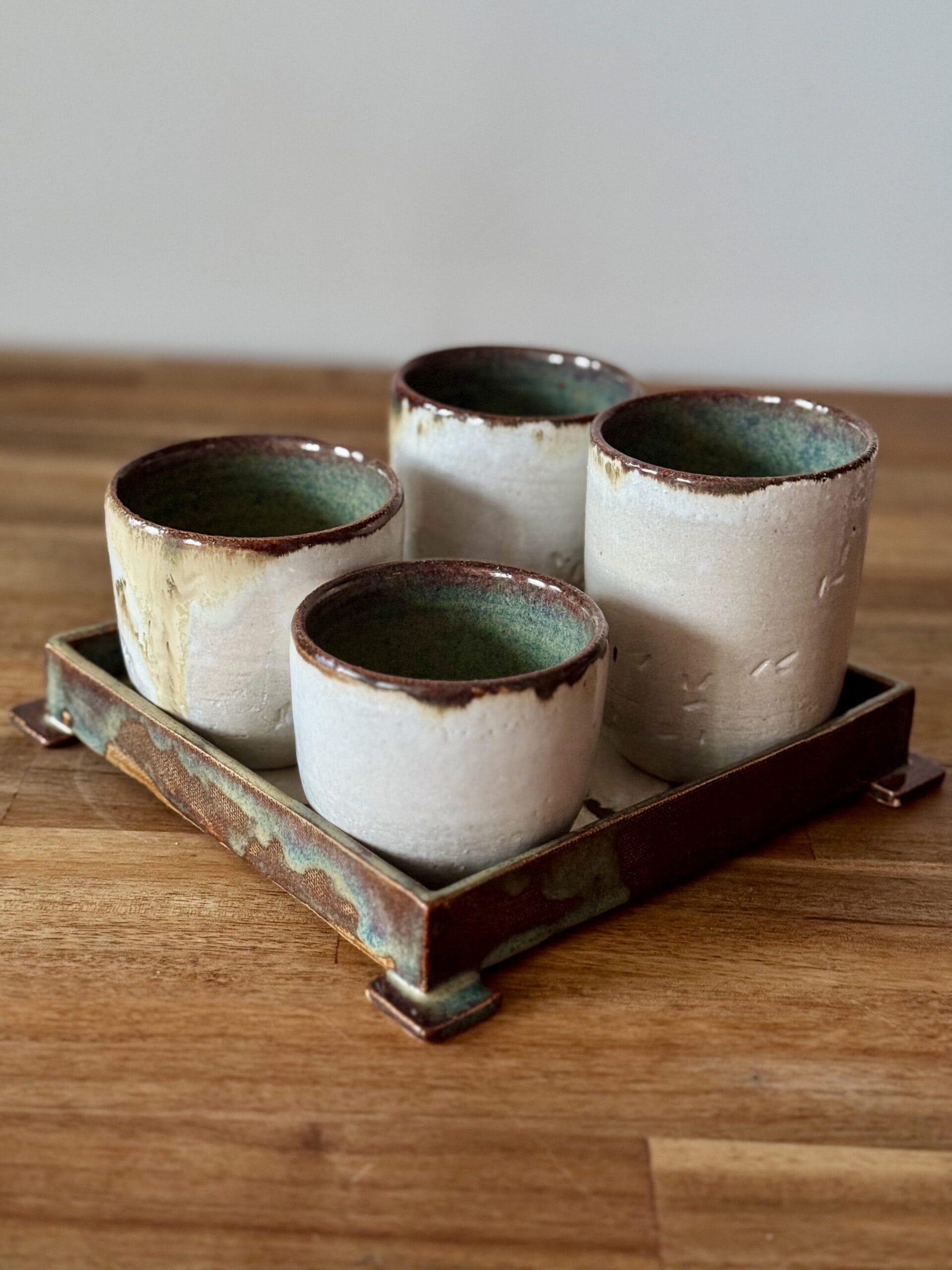 Lot de 4 tasses "Crescendo" blanches en grès avec son plateau