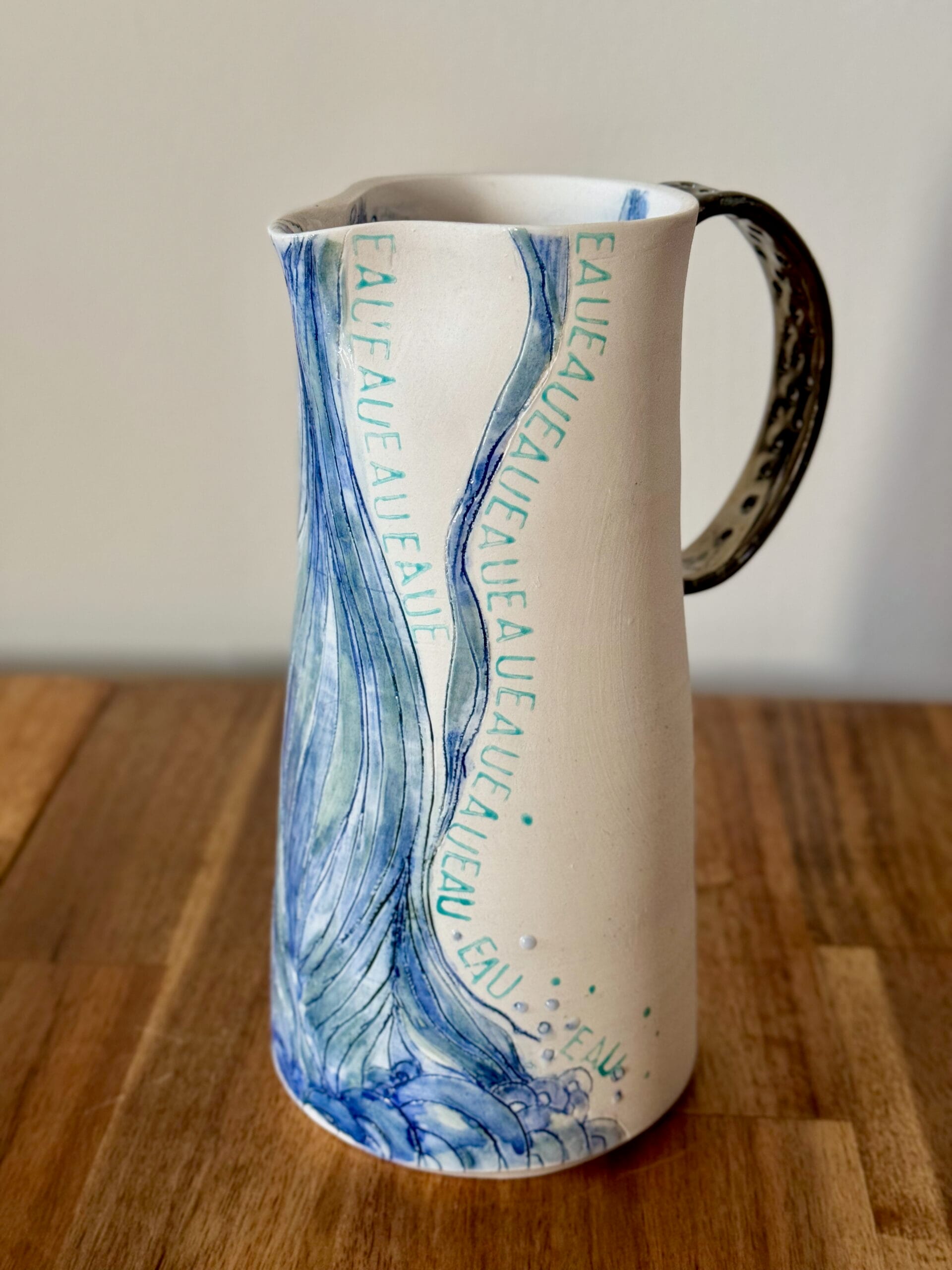 Pichet en porcelaine fine blanche