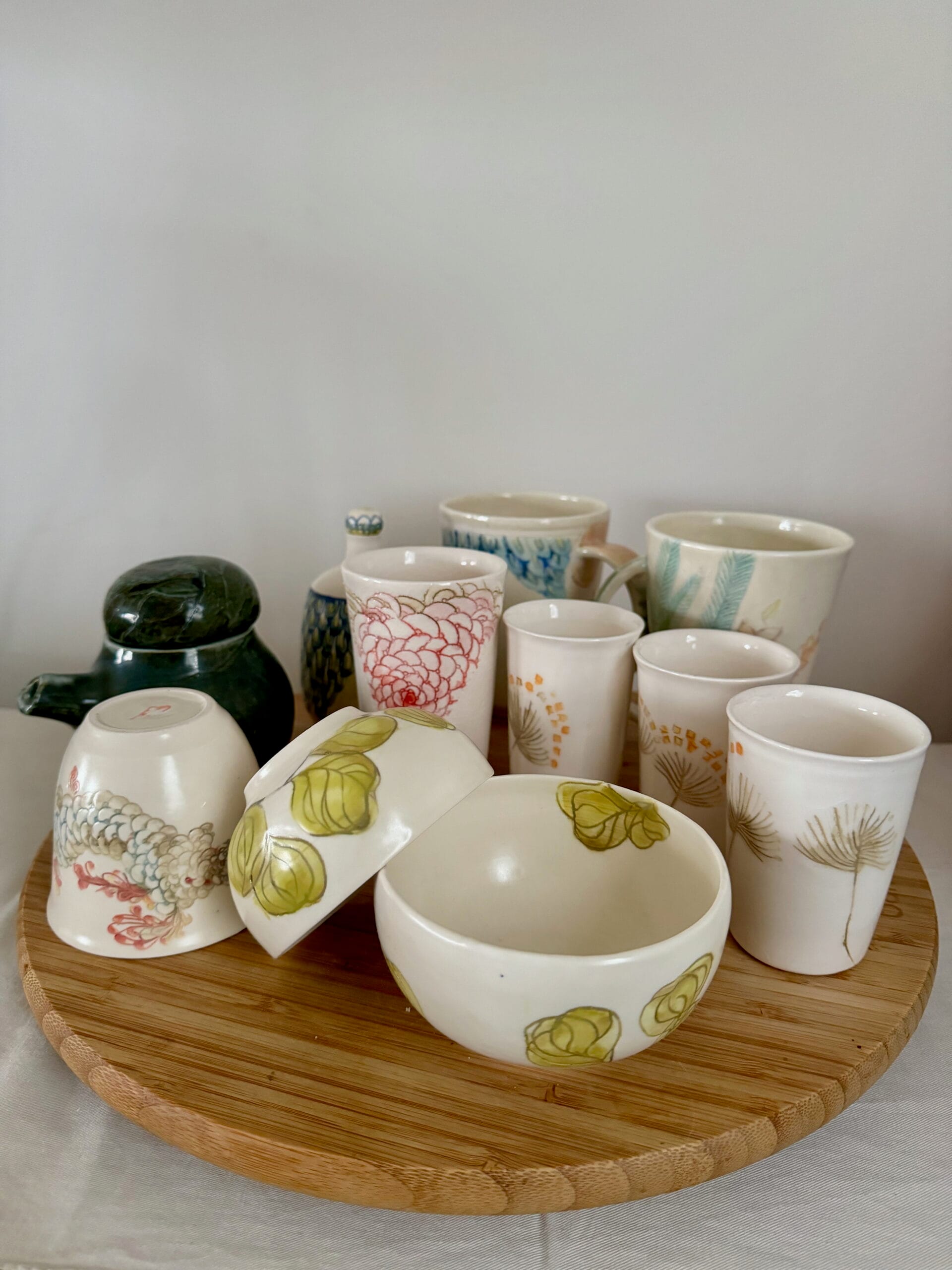 Céramiques artisanales (tasses, bols) en porcelaine et grès de l'Atelier C.